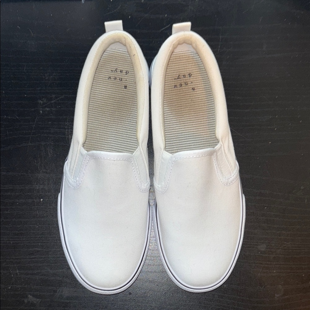 a new day Women’s Classic White slip-on Sneakers